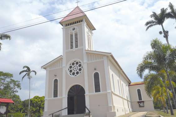 L’église prend  des couleurs