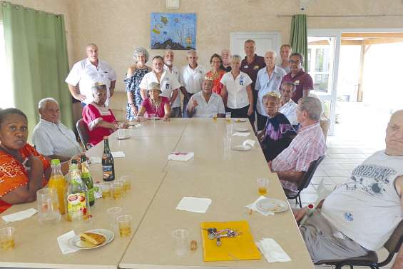 Reines et rois fêtés  au centre de retraite