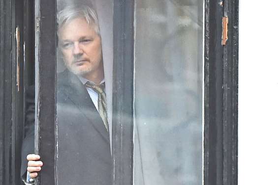 L’Equateur naturalise Julian Assange