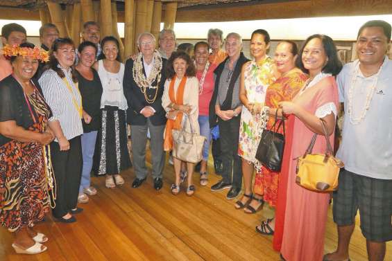 Gaston Flosse en visite aux Emirats