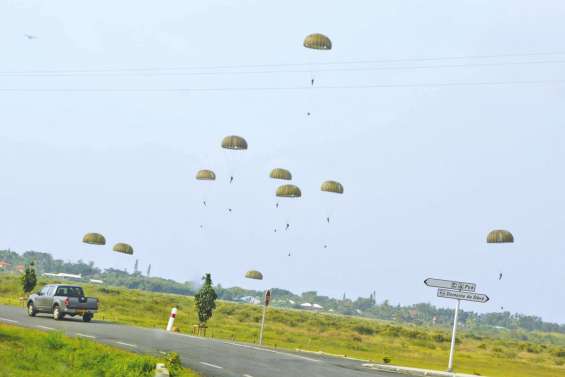 Largages de paras sur Déva