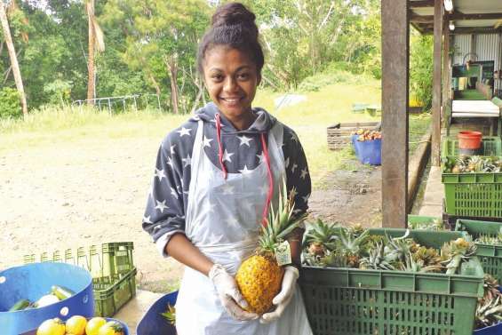 Alicia amorce son premier pas dans le monde professionnel