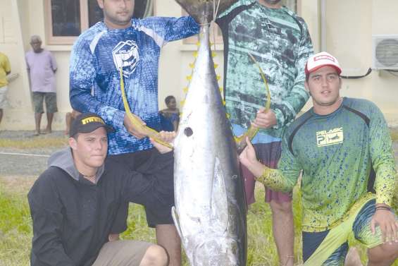 Un thon de 60 kg  et 100 000 francs