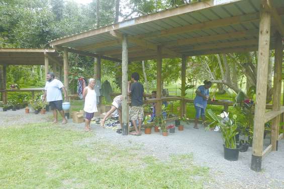 Du nouveau au marché de Sarraméa
