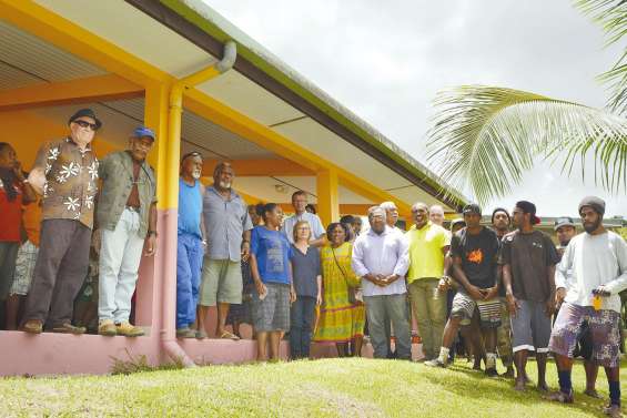 Des jeunes de Bouirou ont  rénové leur maison commune