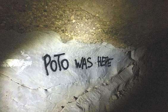 Les grottes  ont été taguées