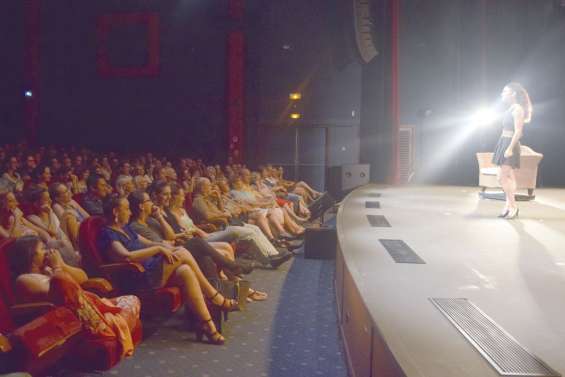 Une salle comble et un public conquis pour Myriam Sarg