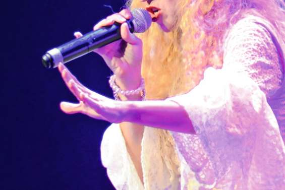 Mettre les femmes en lumière, deux écoles