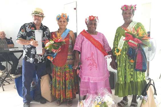 Des super anciens  aux Cheveux blancs