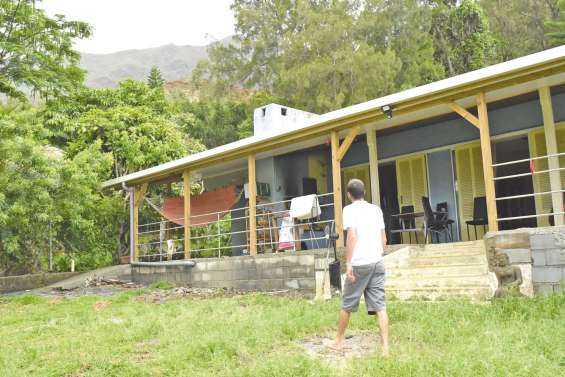 Ces « évacués » qui restent chez eux