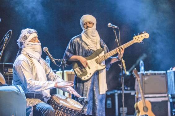 Avec Tinariwen, les rythmes du désert envoûtent le centre Tjibaou
