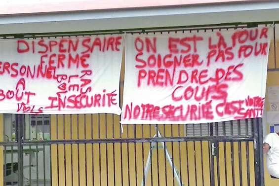 Débrayage au dispensaire de Thio