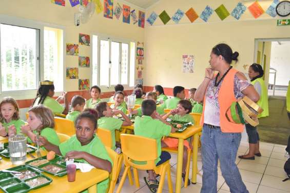 Une Madeleine en dessert à la cantine