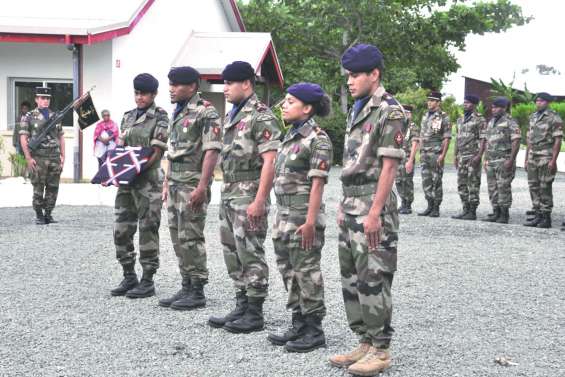 Le RSMA a présenté 55 stagiaires au drapeau