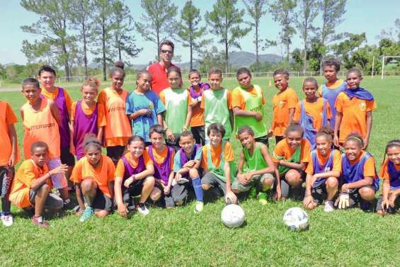 Une section football a été créée au collège Kawa-Braïno
