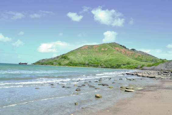 Baignade autorisée à la baie Toro, limitée à la Coulée