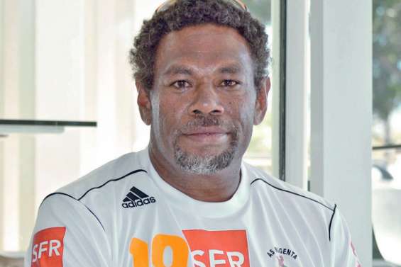 Edmond Bowen, du  ballon rond à la prison