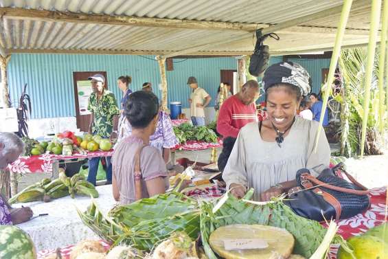 Une belle énergie au marché bio de Tadine