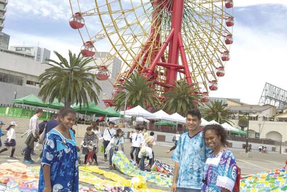 Trois lycéens à Kobé  pour le Swimmy Project
