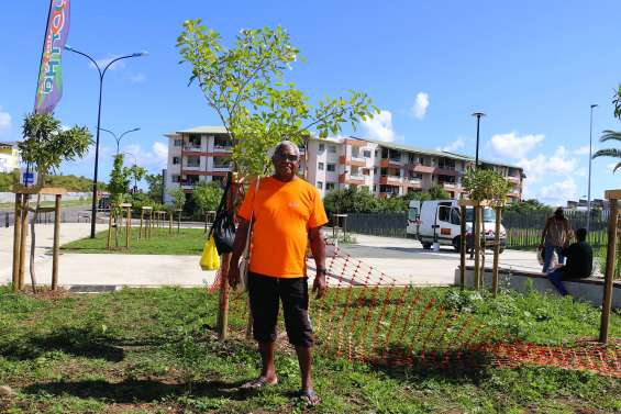 Le public prend ses marques sur la place des Erudits