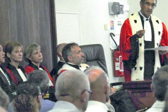 Le procureur général et le Camp-Est visés par une plainte