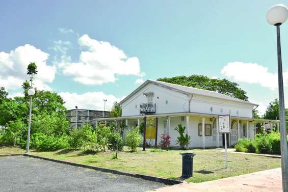 Exposition de gravure sur bambou au centre Pomémie