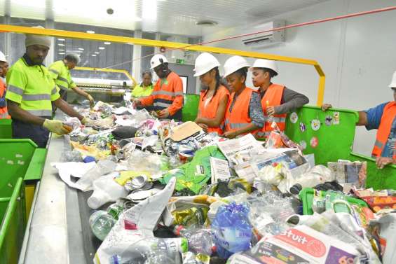 Le centre de tri a ouvert ses portes aux lycéens