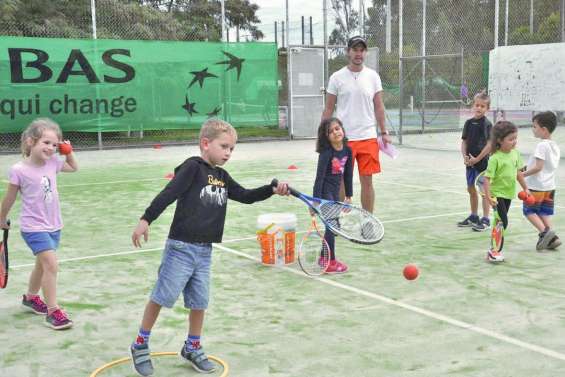 Jeux et matches au Tennis club