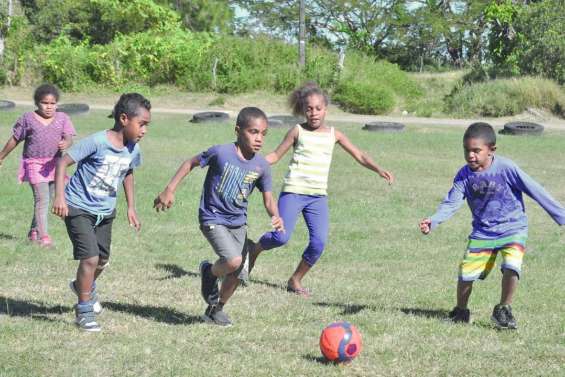 Les enfants vivent au rythme de la tribu