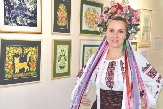 Une initiation à la peinture ukrainienne au centre culturel Yeiwene-Yeiwene