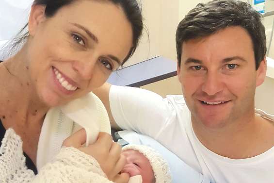 Jacinda Ardern met au monde une petite fille