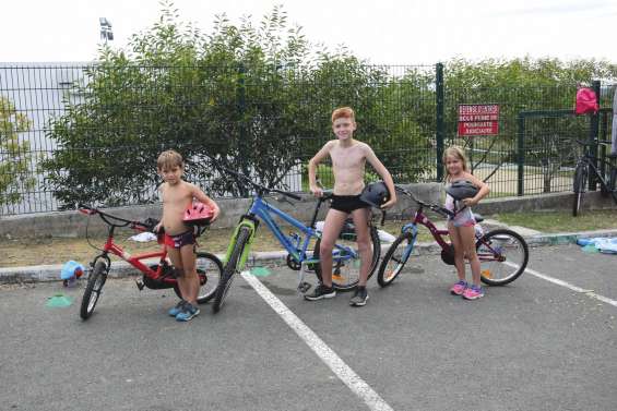 Les enfants s’adonnent aux joies du happythlon