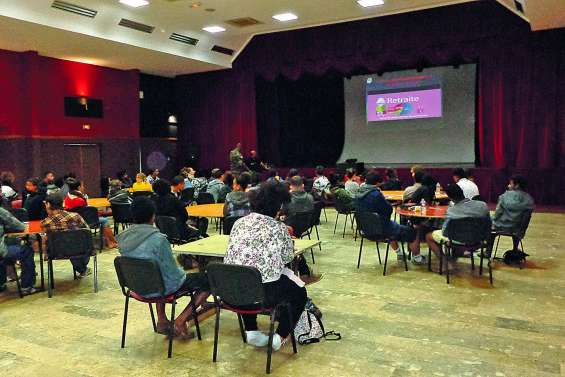 De jeunes citoyens à l’écoute au centre socioculturel