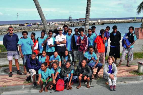 Les marins au plus près de la population