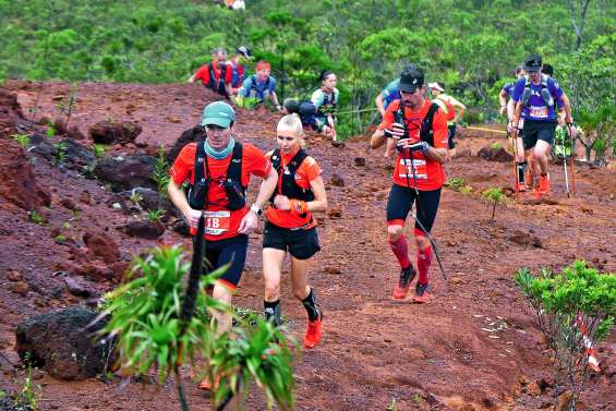 Lanceleur, Nowicki et Santos survolent  la Transcal dans le Grand Sud