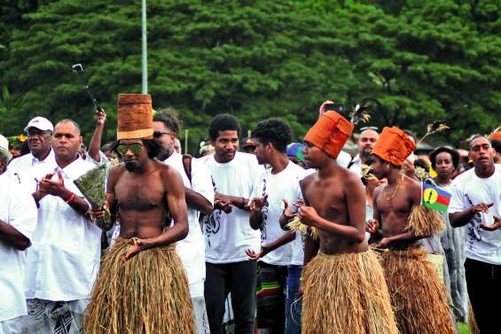 Les arts en bouquet final aux Salomon