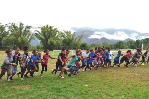 200 coureurs à travers le village