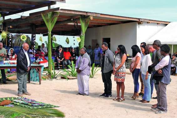 Gadji en fête autour de sa nouvelle maison