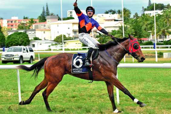 Tweet s’envole en première place 
