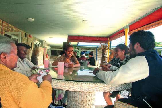 Des lycéens à la rencontre  des anciens