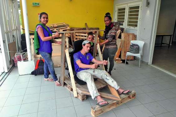 La course de caisse à savon collecte matériaux et inscriptions