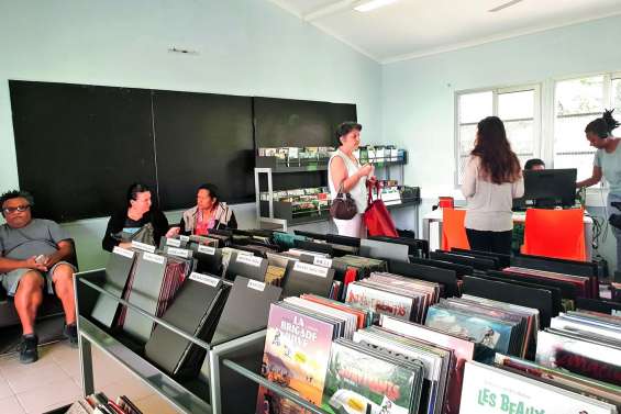 Une médiathèque provisoire aux Flamboyants