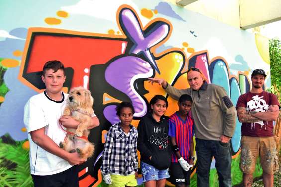 Les jeunes de la résidence Timanu redécorent les murs