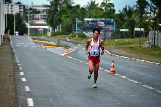 Sous la pluie, Yuki Kawauchi écrase  le Marathon de Calédonie