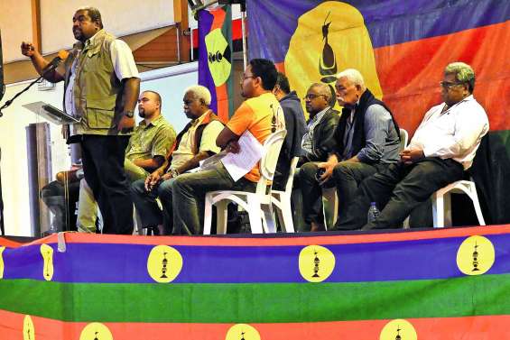 Le FLNKS veut convaincre et rassurer