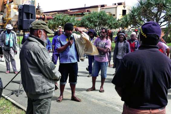 La CSTNC en soutien des bloqueurs du centre SLN de Kouaoua