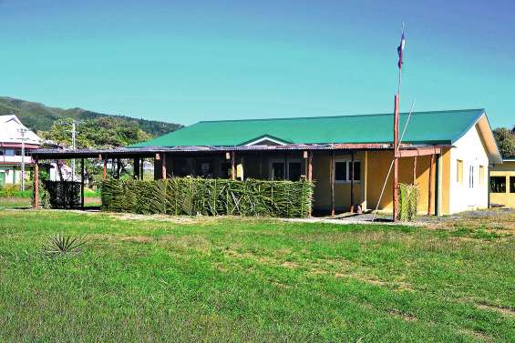 Un rassemblement religieux à la maison commune de Koé