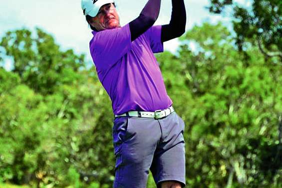 Tim Elliott retrouve la tête à Tina