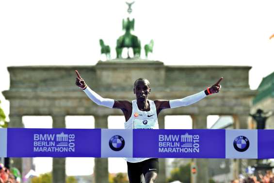 Kipchoge bat le record du marathon à Berlin
