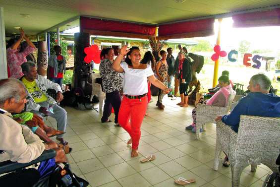 Des lycéens aux petits soins des anciens